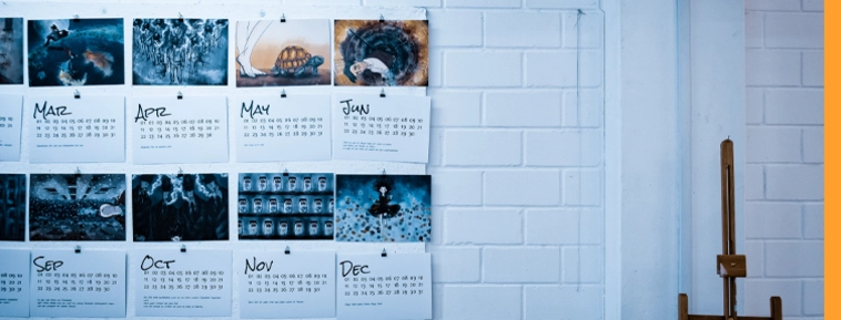 Wandkalender mit Spiralbindung in der Mitte